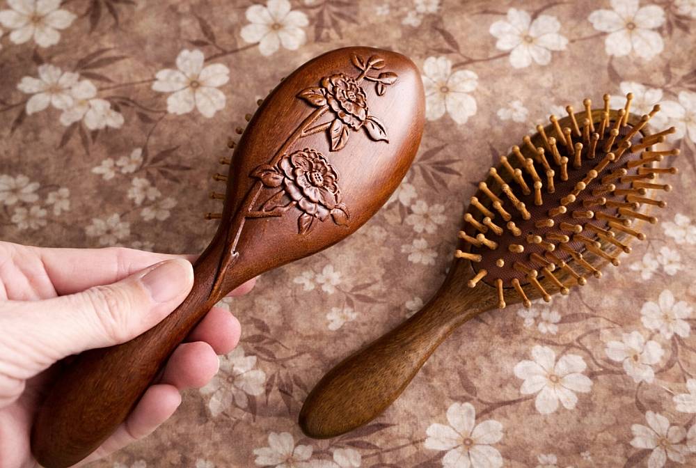 Dřevěné santalové kartáče Růže